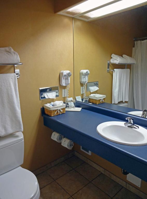 Beach Gardens Resort And Marina Powell River Rom bilde